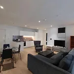 Fully Serviced One Bed Apartment In Rw